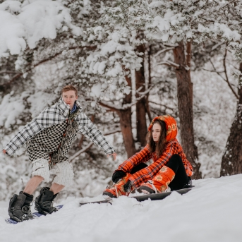 Kalendārs 2022 - Ideja un mākslinieciskais izpildījums - Dārta Helēna Jaunalksne un Lauma Šime. Producente – Liga Indriksone. Fotogrāfs -  Jurģis Rikveilis.