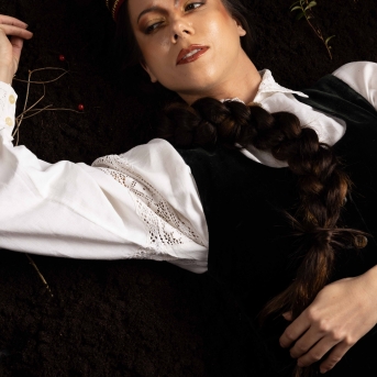 DANČA MEITAS - DIEVĪBAS - Fotogrāfs Aloiza Meldere