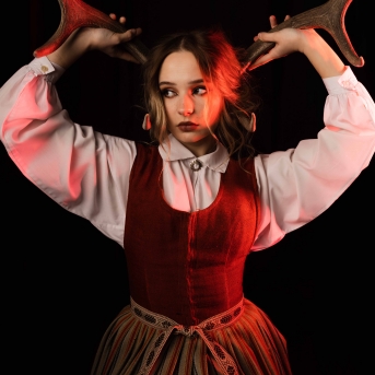 DANČA MEITAS - DIEVĪBAS - Fotogrāfs Aloiza Meldere