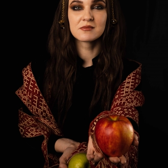 DANČA MEITAS - DIEVĪBAS - Fotogrāfs Aloiza Meldere