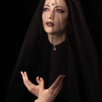 DANČA MEITAS - DIEVĪBAS - Fotogrāfs Aloiza Meldere