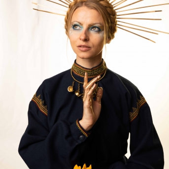 DANČA MEITAS - DIEVĪBAS - Fotogrāfs Aloiza Meldere