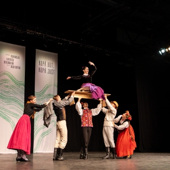 XXVII Vispārējie latviešu Dziesmu un XVII Deju svētku deju kolektīvu konkurss - Fotogrāfe- Aloiza Meldere