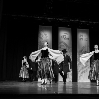 XXVII Vispārējie latviešu Dziesmu un XVII Deju svētku deju kolektīvu konkurss - Fotogrāfe- Aloiza Meldere