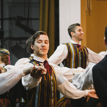 Dancis Viļņā - Foto Jurģis Rikveilis un palīgi