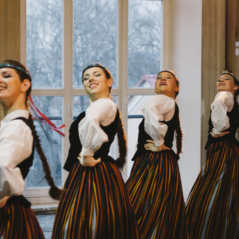 Dancis Viļņā - Foto Jurģis Rikveilis un palīgi