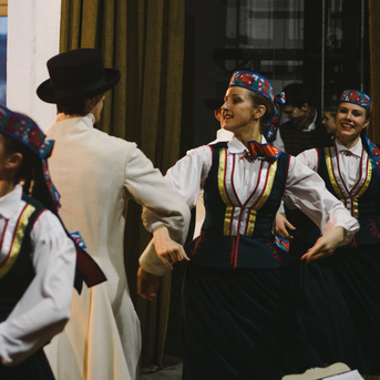 Dancis Viļņā - Foto Jurģis Rikveilis un palīgi