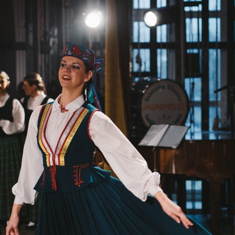 Dancis Viļņā - Foto Jurģis Rikveilis un palīgi