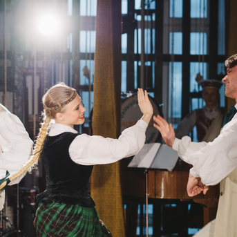 Dancis Viļņā - Foto Jurģis Rikveilis un palīgi