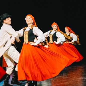 Dancim 70 Liepājā - Foto Jurģis Rikveilis un Anna Zvejniece