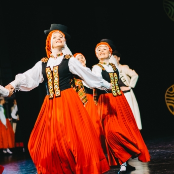 Dancim 70 Liepājā - Foto Jurģis Rikveilis un Anna Zvejniece