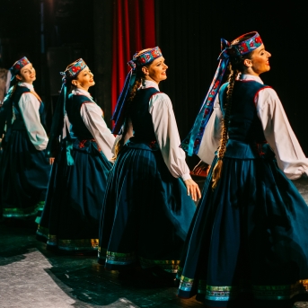 Dancim 70 Liepājā - Foto Jurģis Rikveilis un Anna Zvejniece