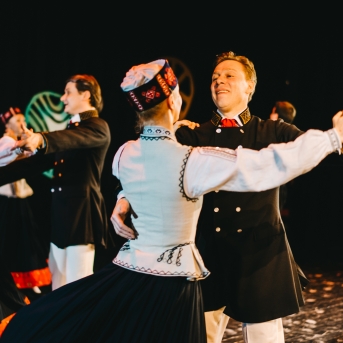 Dancim 70 Liepājā - Foto Jurģis Rikveilis un Anna Zvejniece