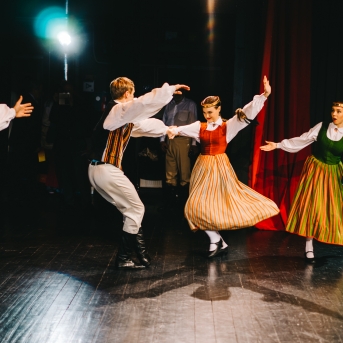 Dancim 70 Liepājā - Foto Jurģis Rikveilis un Anna Zvejniece