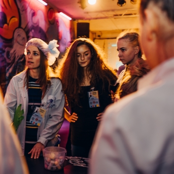 Pagrīdes zinātnieku laboratorija - jauno dejotāju iesvētības - Foto Jurģis Rikveilis