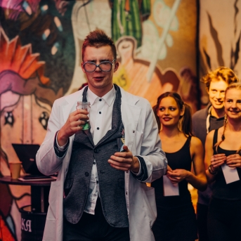 Pagrīdes zinātnieku laboratorija - jauno dejotāju iesvētības - Foto Jurģis Rikveilis