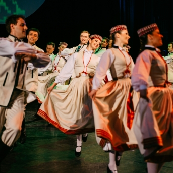 Dancim 70 Latvijas Nacionālajā operā - Foto Anna Zvejniece un Jurģis Rikveilis