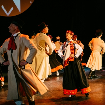 Dancim 70 Latvijas Nacionālajā operā - Foto Anna Zvejniece un Jurģis Rikveilis