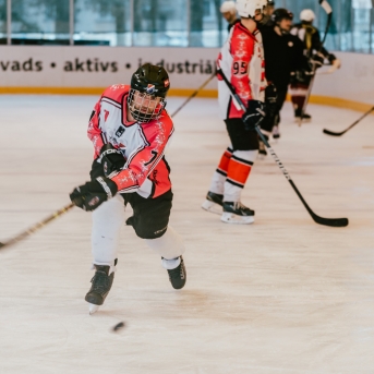 Dancis vs Vektors - draudzīgais hokeja duelis - Foto Jurģis Rikveilis