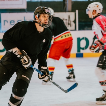 Dancis vs Vektors - draudzīgais hokeja duelis - Foto Jurģis Rikveilis