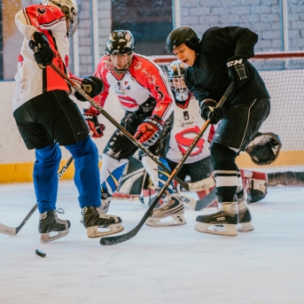 Dancis vs Vektors - draudzīgais hokeja duelis - Foto Jurģis Rikveilis