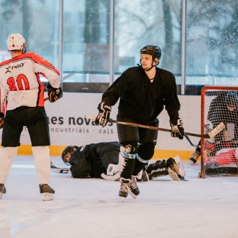 Dancis vs Vektors - draudzīgais hokeja duelis - Foto Jurģis Rikveilis