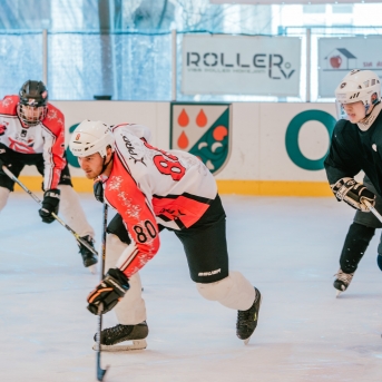 Dancis vs Vektors - draudzīgais hokeja duelis - Foto Jurģis Rikveilis