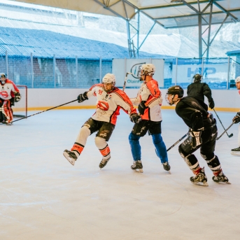 Dancis vs Vektors - draudzīgais hokeja duelis - Foto Jurģis Rikveilis