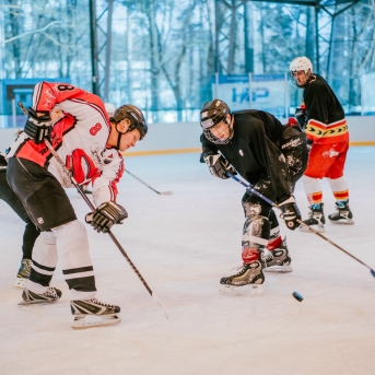 Dancis vs Vektors - draudzīgais hokeja duelis - Foto Jurģis Rikveilis