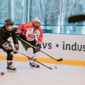 Dancis vs Vektors - draudzīgais hokeja duelis - Foto Jurģis Rikveilis