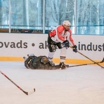 Dancis vs Vektors - draudzīgais hokeja duelis - Foto Jurģis Rikveilis