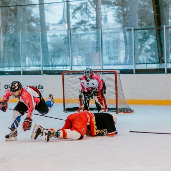 Dancis vs Vektors - draudzīgais hokeja duelis - Foto Jurģis Rikveilis