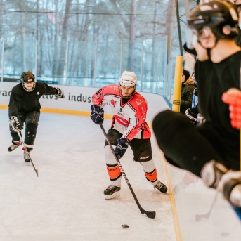 Dancis vs Vektors - draudzīgais hokeja duelis - Foto Jurģis Rikveilis