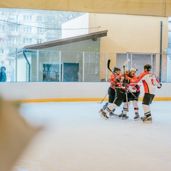 Dancis vs Vektors - draudzīgais hokeja duelis - Foto Jurģis Rikveilis