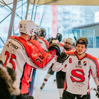 Dancis vs Vektors - draudzīgais hokeja duelis - Foto Jurģis Rikveilis