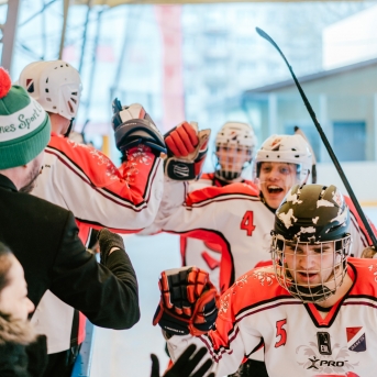 Dancis vs Vektors - draudzīgais hokeja duelis - Foto Jurģis Rikveilis