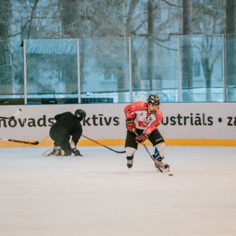 Dancis vs Vektors - draudzīgais hokeja duelis - Foto Jurģis Rikveilis