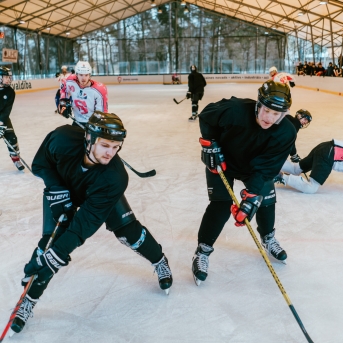 Dancis vs Vektors - draudzīgais hokeja duelis - Foto Jurģis Rikveilis