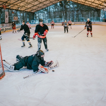 Dancis vs Vektors - draudzīgais hokeja duelis - Foto Jurģis Rikveilis