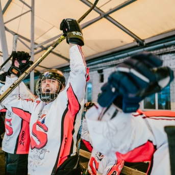 Dancis vs Vektors - draudzīgais hokeja duelis - Foto Jurģis Rikveilis