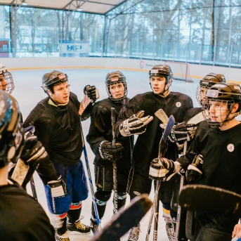 Dancis vs Vektors - draudzīgais hokeja duelis - Foto Jurģis Rikveilis