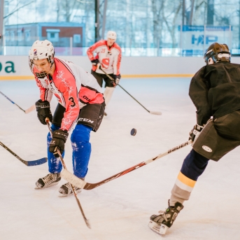 Dancis vs Vektors - draudzīgais hokeja duelis - Foto Jurģis Rikveilis