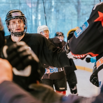 Dancis vs Vektors - draudzīgais hokeja duelis - Foto Jurģis Rikveilis