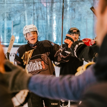 Dancis vs Vektors - draudzīgais hokeja duelis - Foto Jurģis Rikveilis