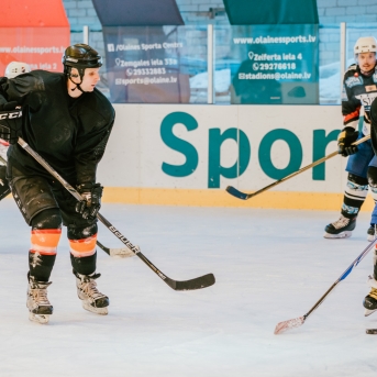 Dancis vs Vektors - draudzīgais hokeja duelis - Foto Jurģis Rikveilis