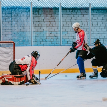 Dancis vs Vektors - draudzīgais hokeja duelis - Foto Jurģis Rikveilis