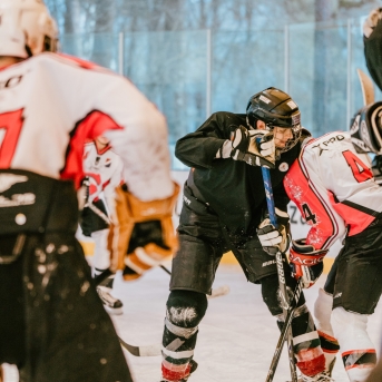 Dancis vs Vektors - draudzīgais hokeja duelis - Foto Jurģis Rikveilis