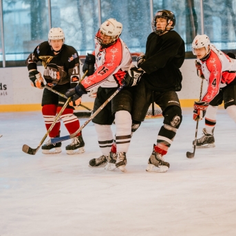 Dancis vs Vektors - draudzīgais hokeja duelis - Foto Jurģis Rikveilis