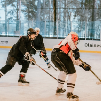Dancis vs Vektors - draudzīgais hokeja duelis - Foto Jurģis Rikveilis