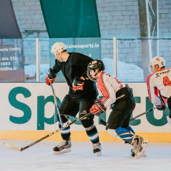 Dancis vs Vektors - draudzīgais hokeja duelis - Foto Jurģis Rikveilis